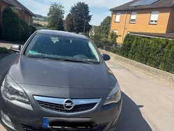 Grau Gebraucht 2010 Opel Astra Limousine | 3.500 € (Fairer Preis)