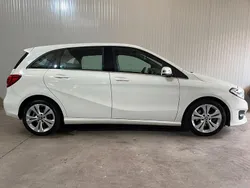 Weiß Gebraucht 2017 Mercedes B200 Van / Kleinbus | 12.799 € (Guter Preis)