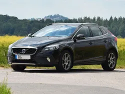 Schwarz Gebraucht 2016 Volvo V40 CC Ocean Race Kombi | 12.990 € (Fairer Preis)