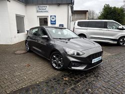 Grau Gebraucht 2019 Ford Focus ST-Line Limousine | 15.990 € (Fairer Preis)