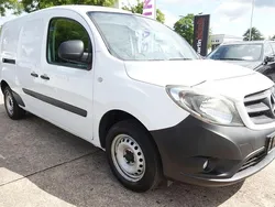 Weiß Gebraucht 2015 Mercedes Citan 111 Van / Kleinbus | 8.990 € (Guter Preis)
