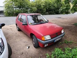 Rot Gebraucht 1988 Peugeot 205 Kleinwagen | 1.250 €