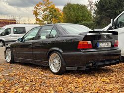 Schwarz Gebraucht 1996 BMW 320 M Sport Limousine | 15.500 €