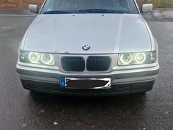 Grau Gebraucht 1998 BMW 316 Kombi | 1.500 €