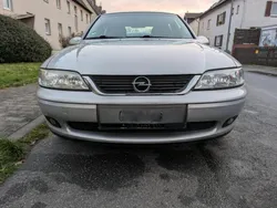Silber Gebraucht 2000 Opel Vectra Edition Limousine | 1.500 €