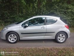 Silber Gebraucht 2009 Peugeot 207 Urban Move Limousine | 4.444 €