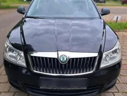 Schwarz Gebraucht 2012 Skoda Octavia Kombi | 4.900 € (Superpreis)
