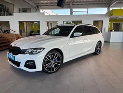 Weiß Gebraucht 2021 BMW 330e M Sport Kombi | 27.995 € (Fairer Preis)