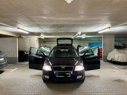 Schwarz Gebraucht 2006 Skoda Octavia Ambiente Kombi | 2.600 € (Fairer Preis)