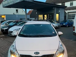 Weiß Gebraucht 2014 Kia Rio 2 Coupé | 1.600 € (Fairer Preis)