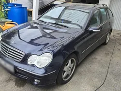 Blau Gebraucht 2004 Mercedes C240 Avantgarde Kombi | 1.300 €
