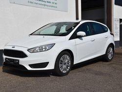 Weiß Gebraucht 2015 Ford Focus Trend Limousine | 8.390 € (Fairer Preis)