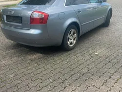 Grau Gebraucht 2003 Audi A4 Limousine | 1.200 € (Guter Preis)