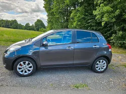 Grau Gebraucht 2011 Toyota Yaris Kleinwagen | 5.000 €