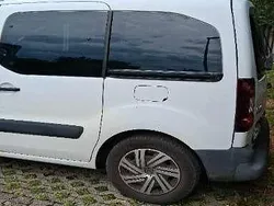 Weiß Gebraucht 2013 Citroën Berlingo Attraction Van / Kleinbus | 7.350 € (Etwas zu teuer)