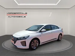 Weiß Gebraucht 2016 Hyundai Ioniq Premium Limousine | 13.900 € (Fairer Preis)