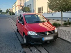 Rot Gebraucht 2011 VW Fox Kleinwagen | 3.000 € (Teuer)