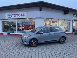 Grau Gebraucht 2018 Toyota Yaris Hybrid Team Kleinwagen | 14.900 € (Fairer Preis)