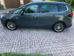 Grau Gebraucht 2016 Opel Zafira Tourer Business Van / Kleinbus | 12.900 € (Etwas zu teuer)
