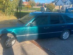 Grün Gebraucht 1995 Mercedes E250 Kombi | 8.999 €