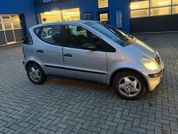 Grau Gebraucht 2001 Mercedes A170 Classic Kleinwagen | 750 € (Fairer Preis)