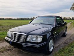Schwarz Gebraucht 1994 Mercedes E220 Sportline Cabrio | 22.500 €