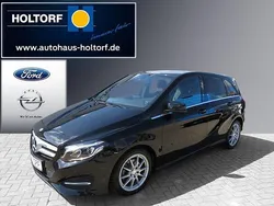 Kosmosschwarz Gebraucht 2016 Mercedes 180 Limousine | 15.979 € (Fairer Preis)
