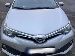 Grau Gebraucht 2016 Toyota Auris Kleinwagen | 12.750 € (Fairer Preis)