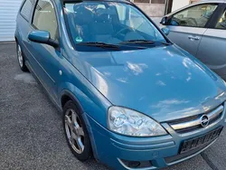 Grün Gebraucht 2005 Opel Corsa Limousine | 1.300 € (Guter Preis)