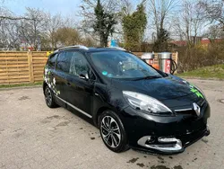 Schwarz Gebraucht 2015 Renault Scénic III Bose Edition Van / Kleinbus | 8.999 € (Teuer)