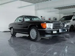Blauschwarzmetallik Gebraucht 1988 Mercedes 560 Cabrio | 75.600 €