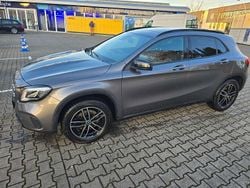 Grau Gebraucht 2020 Mercedes GLA220 Urban SUV | 22.999 € (Guter Preis)