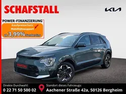 Gruen ((cge) cityscape grün met.) Gebraucht 2023 Kia e-Niro 3 SUV | 28.979 € (Fairer Preis)