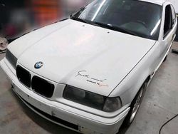 Weiß Gebraucht 1999 BMW 316 Basis Coupé | 1.349 € (Etwas zu teuer)