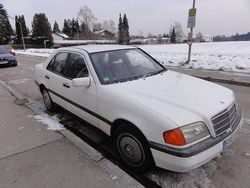 Weiß Gebraucht 1995 Mercedes C180 Limousine | 1.300 €
