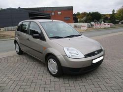 Grau Gebraucht 2004 Ford Fiesta Ambiente Limousine | 2.490 € (Fairer Preis)
