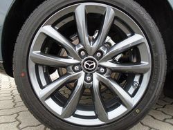 Weiß Gebraucht 2024 Mazda 3 Center-Line Limousine | 25.480 € (Etwas zu teuer)