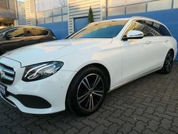 Weiß Gebraucht 2018 Mercedes E220 Avantgarde Kombi | 16.950 € (Superpreis)