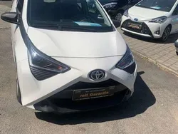 Weiß Gebraucht 2020 Toyota Aygo Kleinwagen | 10.190 € (Etwas zu teuer)