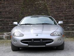 Silber Gebraucht 2002 Jaguar XK8 Coupé | 11.999 € (Teuer)