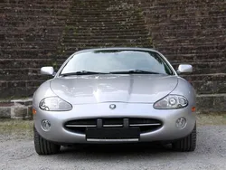 Silber Gebraucht 2002 Jaguar XK8 Coupé | 11.999 €
