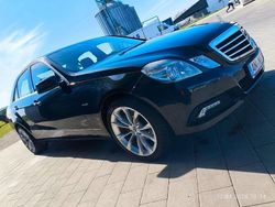 Schwarz Gebraucht 2009 Mercedes E250 Avantgarde Limousine | 9.500 € (Fairer Preis)