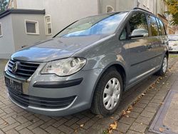 Grau Gebraucht 2009 VW Touran Conceptline Van / Kleinbus | 5.599 € (Fairer Preis)