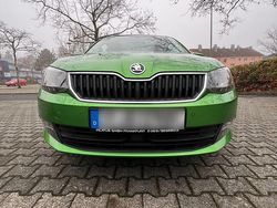 Grün Gebraucht 2015 Skoda Fabia Kombi | 8.360 € (Fairer Preis)