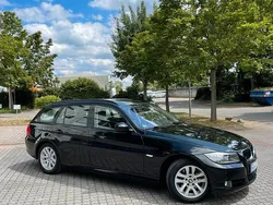 Schwarz Gebraucht 2012 BMW 318 Kombi | 9.999 €