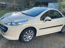 Weiß Gebraucht 2008 Peugeot 207 CC Filou Cabrio | 4.500 € (Etwas zu teuer)