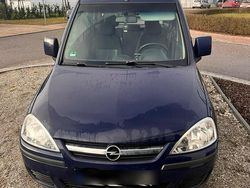 Blau Gebraucht 2010 Opel Combo Van / Kleinbus | 3.650 € (Teuer)