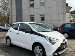 Weiß Gebraucht 2020 Toyota Aygo Kleinwagen | 10.190 € (Etwas zu teuer)
