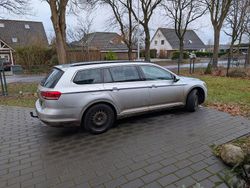 Grau Gebraucht 2016 VW Passat Comfortline Limousine | 11.500 € (Fairer Preis)