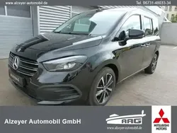 Lackfarbe loparitschwarz mb 9728 Gebraucht 2023 Mercedes 180 Limousine | 27.900 € (Fairer Preis)